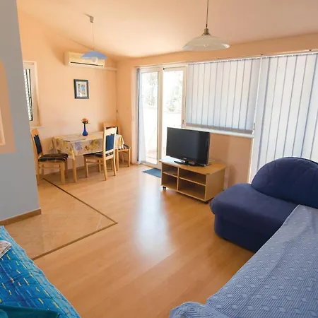 2 Bedroom Gorgeous In Casa vacanze