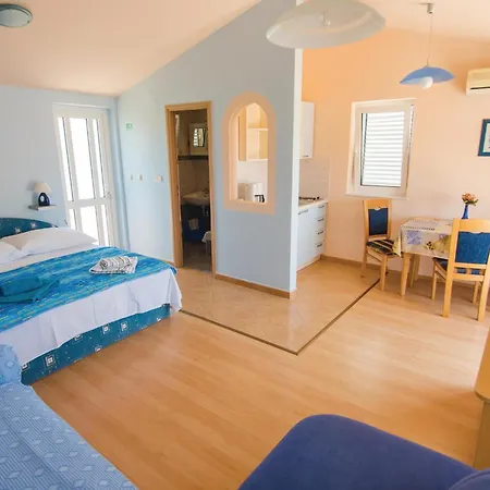 2 Bedroom Gorgeous In *