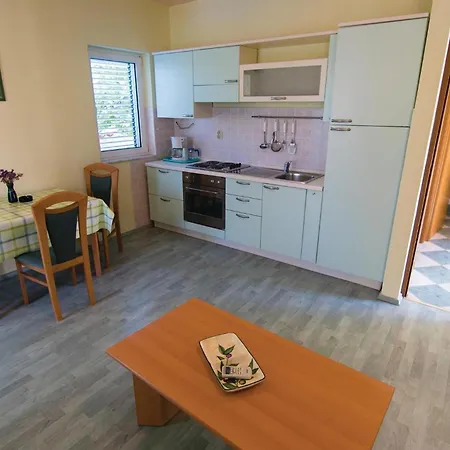 2 Bedroom Gorgeous In Banjol