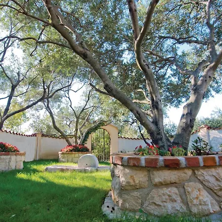 2 Bedroom Gorgeous In *